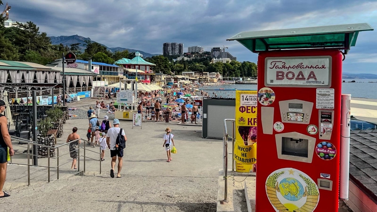 Despite Frequent Attacks, Vacationers Flock To Beaches In Russian-Occupied Crimea