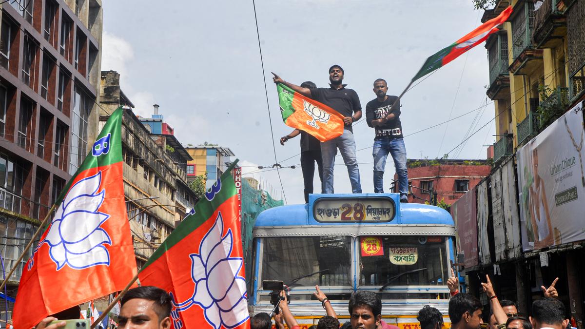 Bandh disrupts normal life as BJP, Trinamool hit the streets