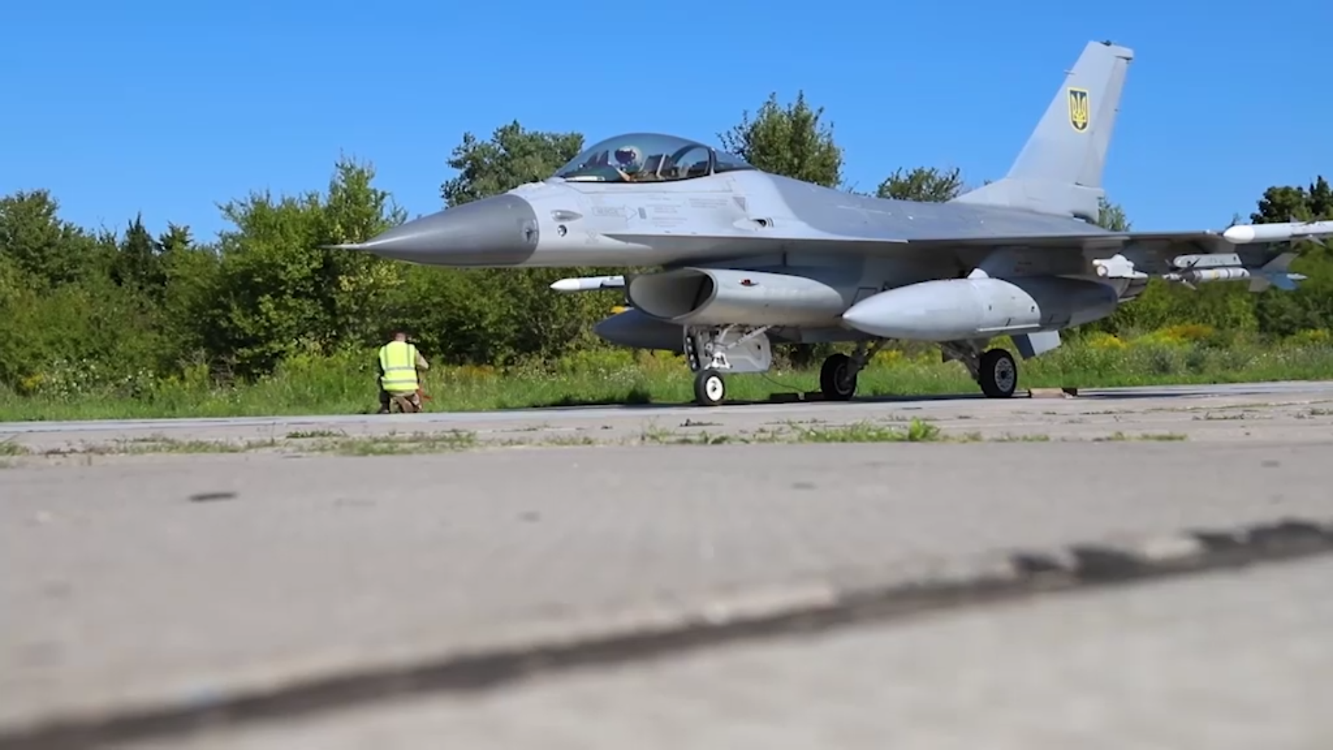 First group of Ukrainian pilots completes Alphajet aircraft training in France