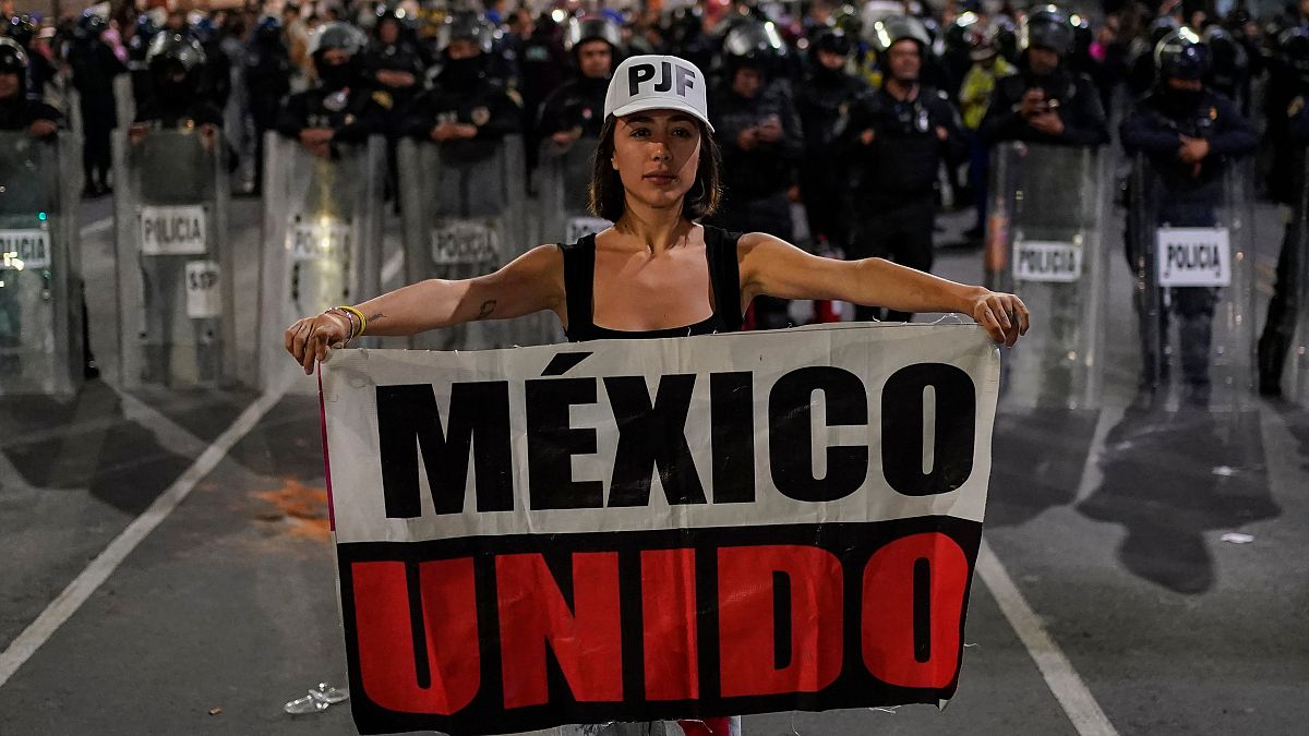 Video. Protesters storm Mexico’s Senate in response to judicial overhaul