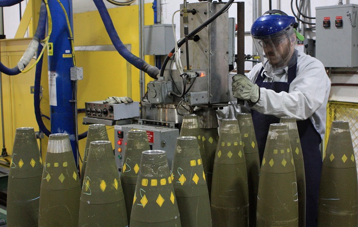 Why are Ukrainian gunsmiths considering transferring their production facilities abroad?