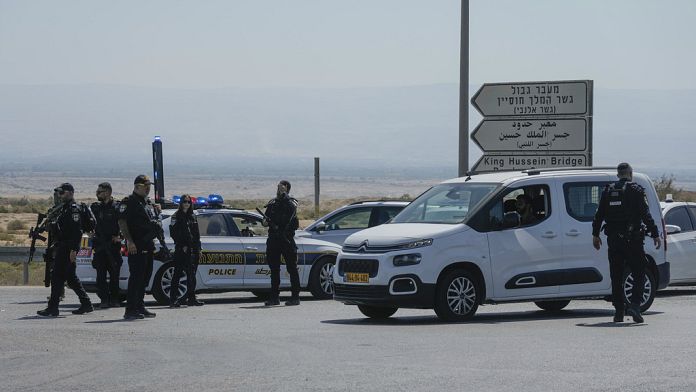 Four killed in shoot-out at crossing between West Bank and Jordan