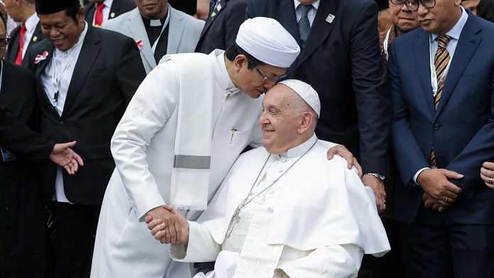 Pope Francis and grand imam sign joint declaration calling for peace