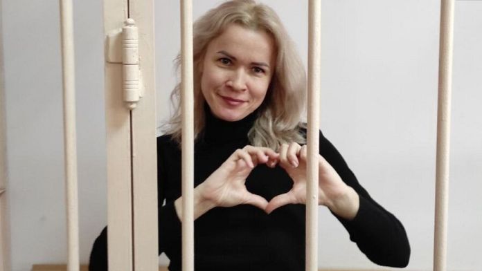 Russian anti-war journalist begins hunger strike in penal colony