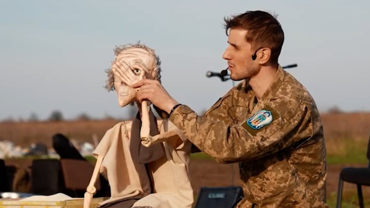 Master Of Puppets Boosts Ukrainian Military Morale