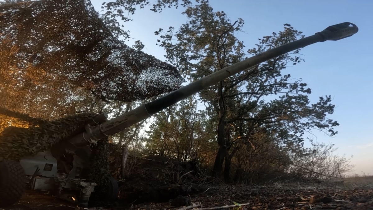 Ukrainians Use Captured Russian Artillery To Defend Donbas Town