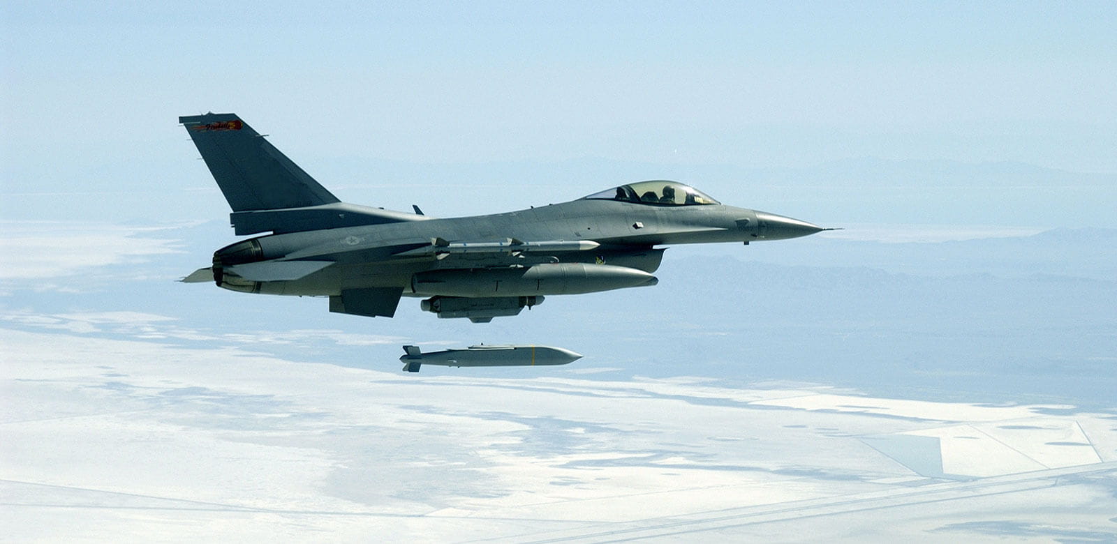 Politico: US considers sending medium-range missiles to Ukraine for F-16s