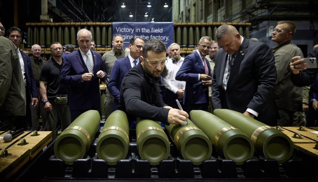 Zelenskyy’s ammo plant visit leaves Ukraine caught in US political inferno