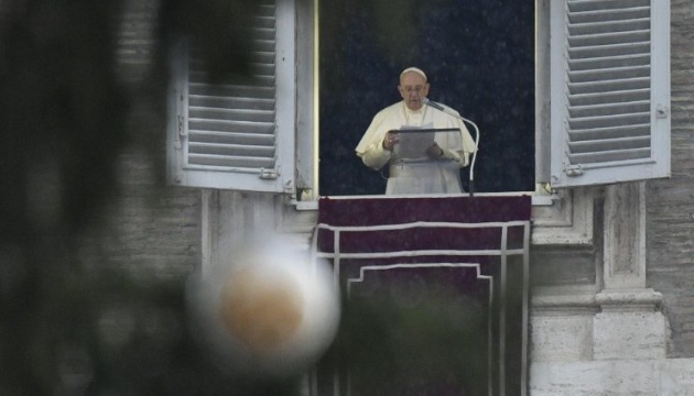 Pope Francis calls on all warring parties to abide by international humanitarian law