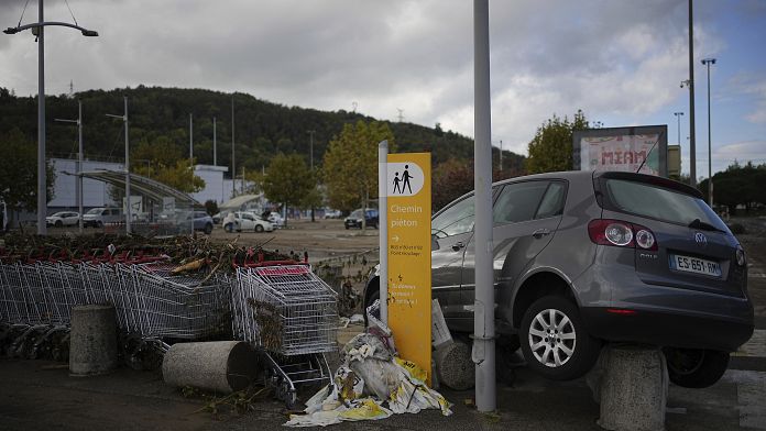 France battles worst floods in 40 years