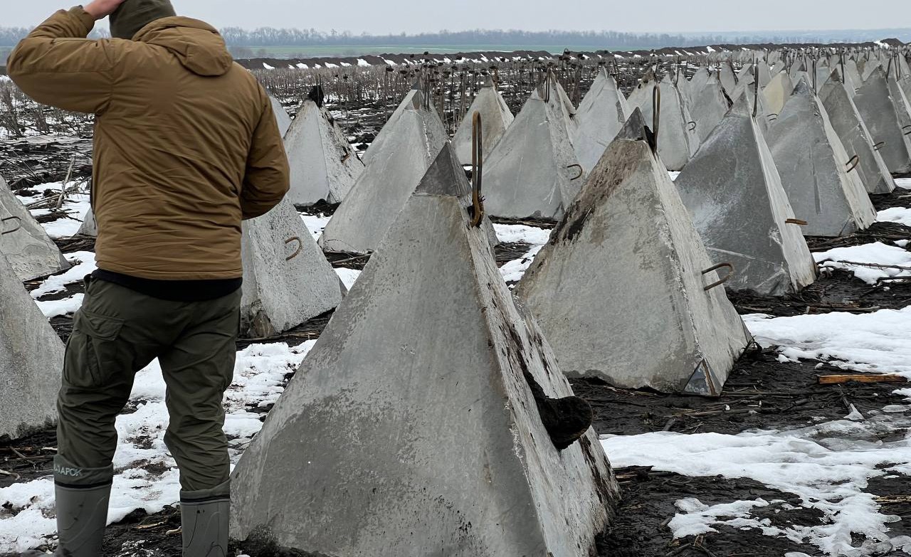 Russian drivers killed in Kursk Oblast by ”mystery concrete pyramids”