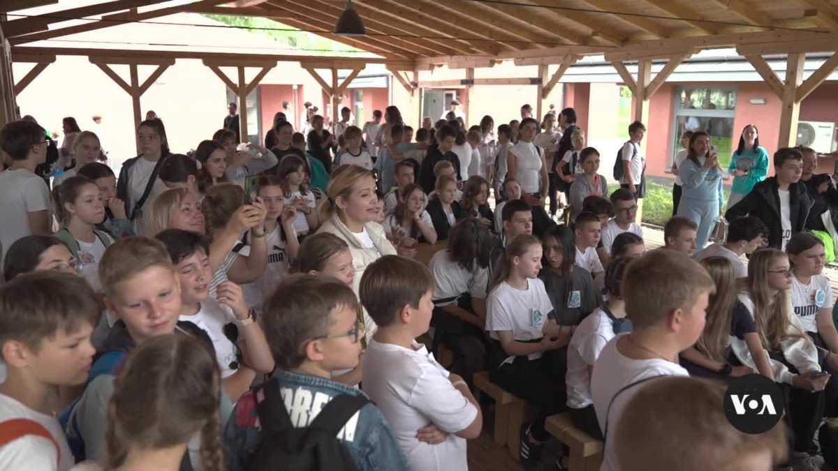 Bilingual school in Hungary helps Ukrainian children preserve identity