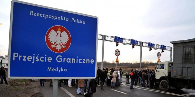 Polish farmers resume Ukrainian border blockade at Medyka-Shehyni crossing until year-end