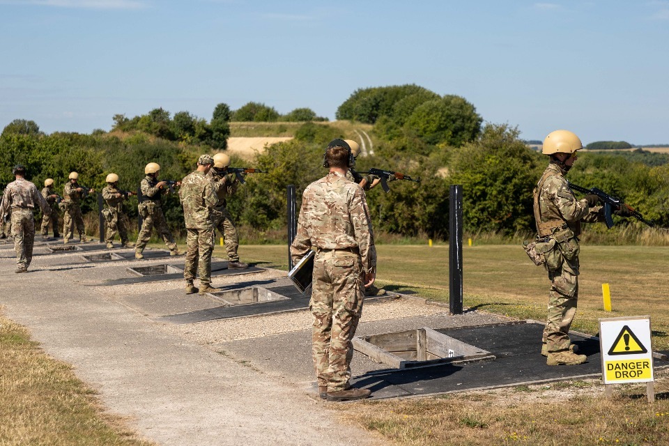 Britain may send military instructors to western Ukraine to train recruits