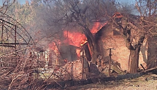 Russian army attacks Nikopol district, destruction recorded