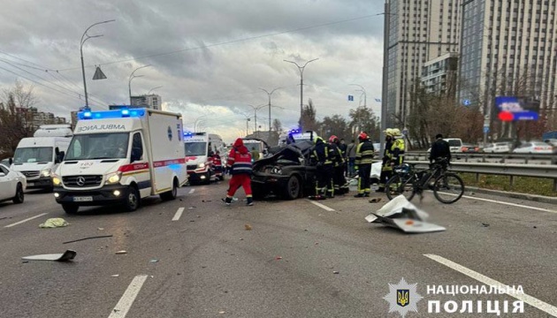 Bus, truck and two cars collide in Kyiv: One killed, one injured