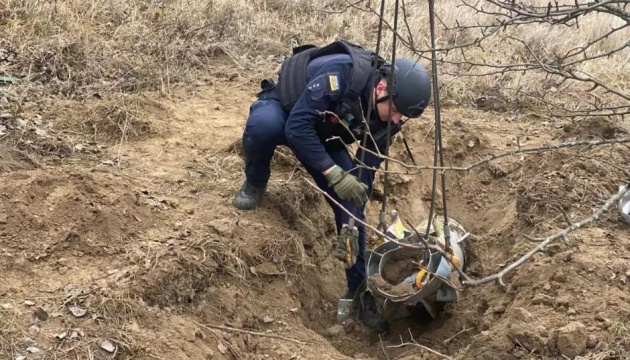 Bomb disposal experts neutralize Russian FAB-250 bomb in Kharkiv region