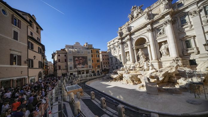 Walkway opened in Rome to keep tourists away from Trevi fountain