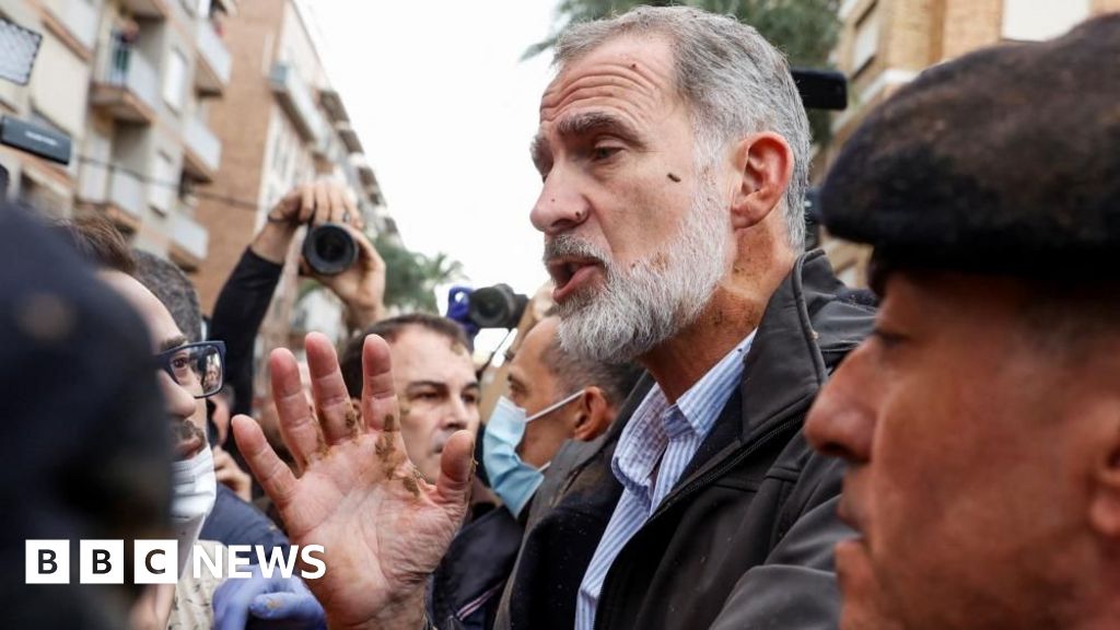 Spanish king confronted by angry crowd