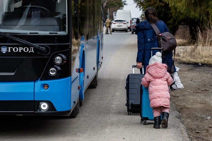 Prolonged power outages in Ukraine provoke a new wave of refugees; the NBU worsens its forecast for personnel shortages and returning Ukrainians.