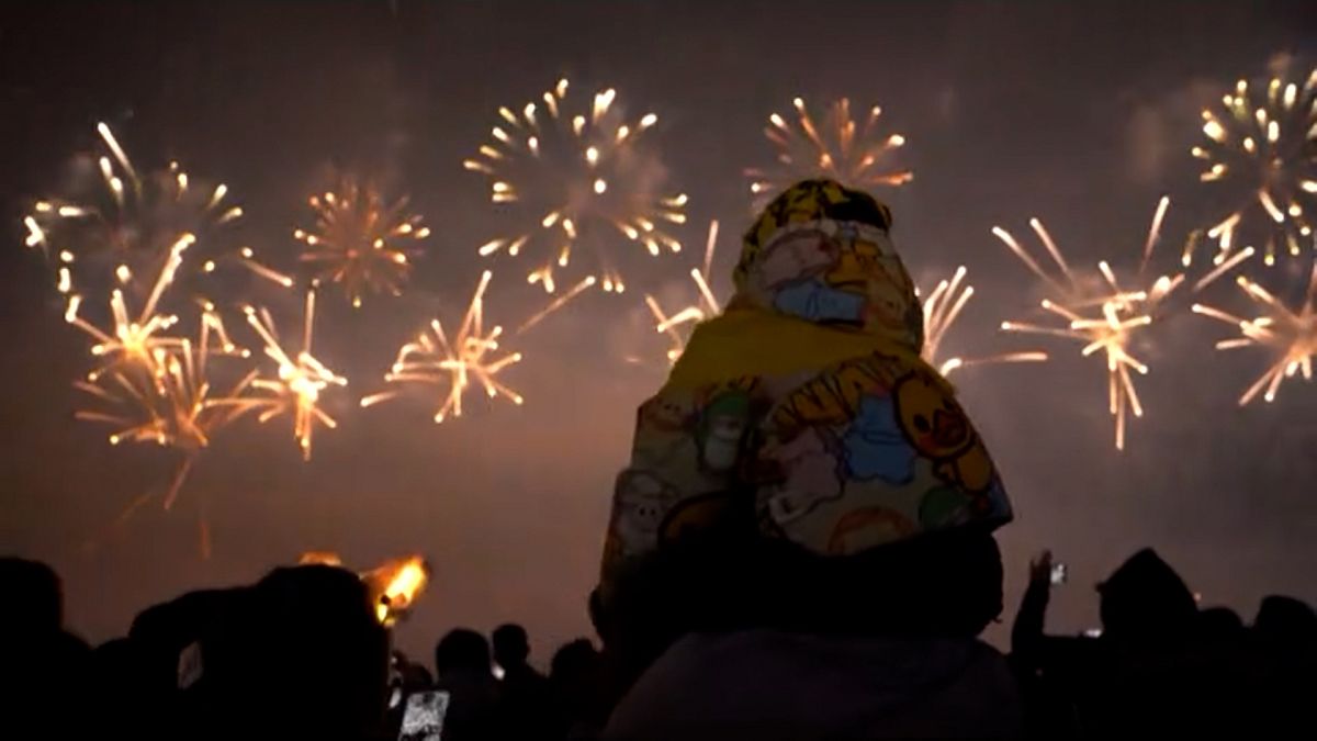 Video. Eco-friendly fireworks light up sky for New Year celebrations in China