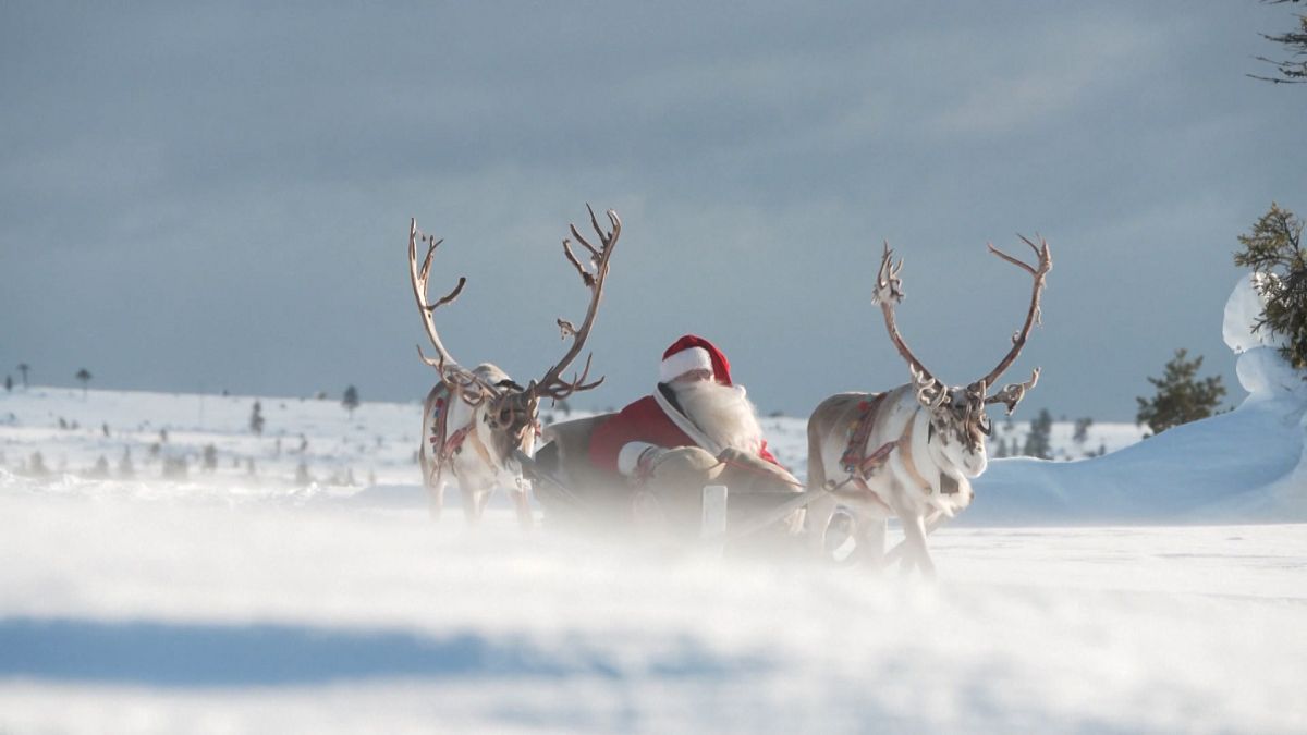 Video. Santa sets off on his Christmas gift-giving tour