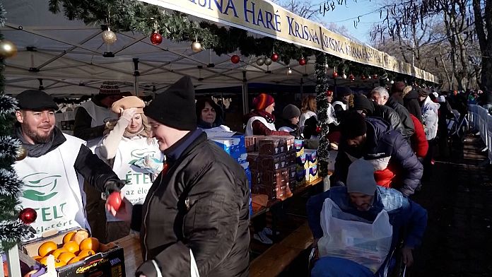 Thousands in Budapest receive holiday meals from Hare Krishna devotees