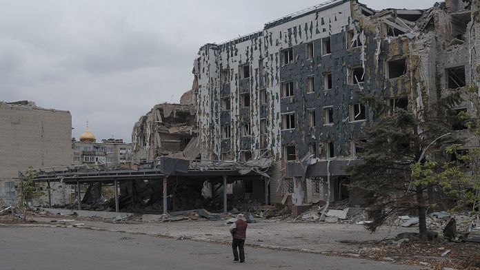 Russian troops close in on eastern Ukraine's Pokrovsk