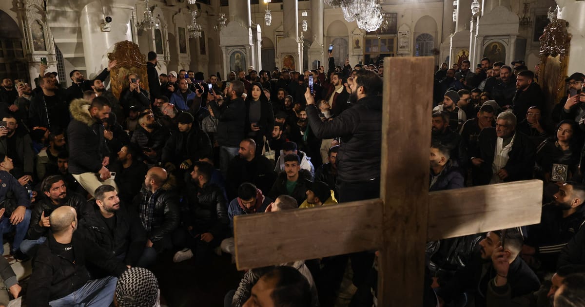 Hundreds protest in Syria after Christmas tree set alight – POLITICO