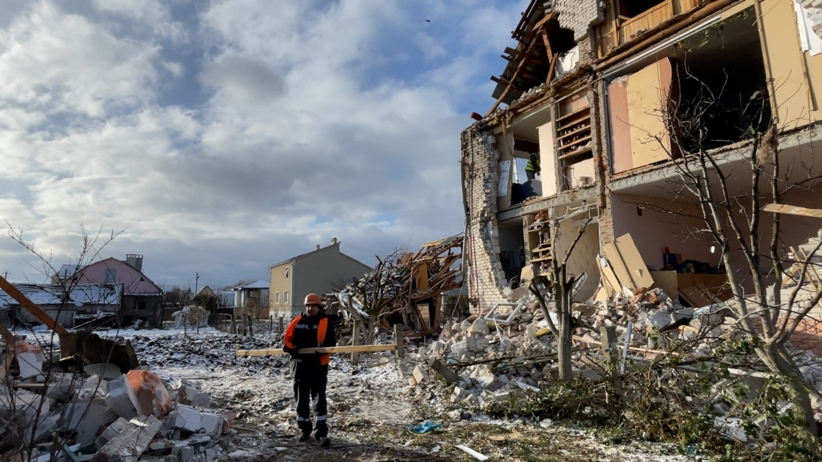 Deadly Russian Strike On Chernihiv Destroys Homes