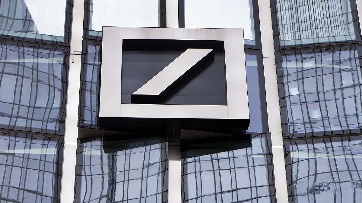 Deutsche Bank shares plunge as it drops 2025 cost target