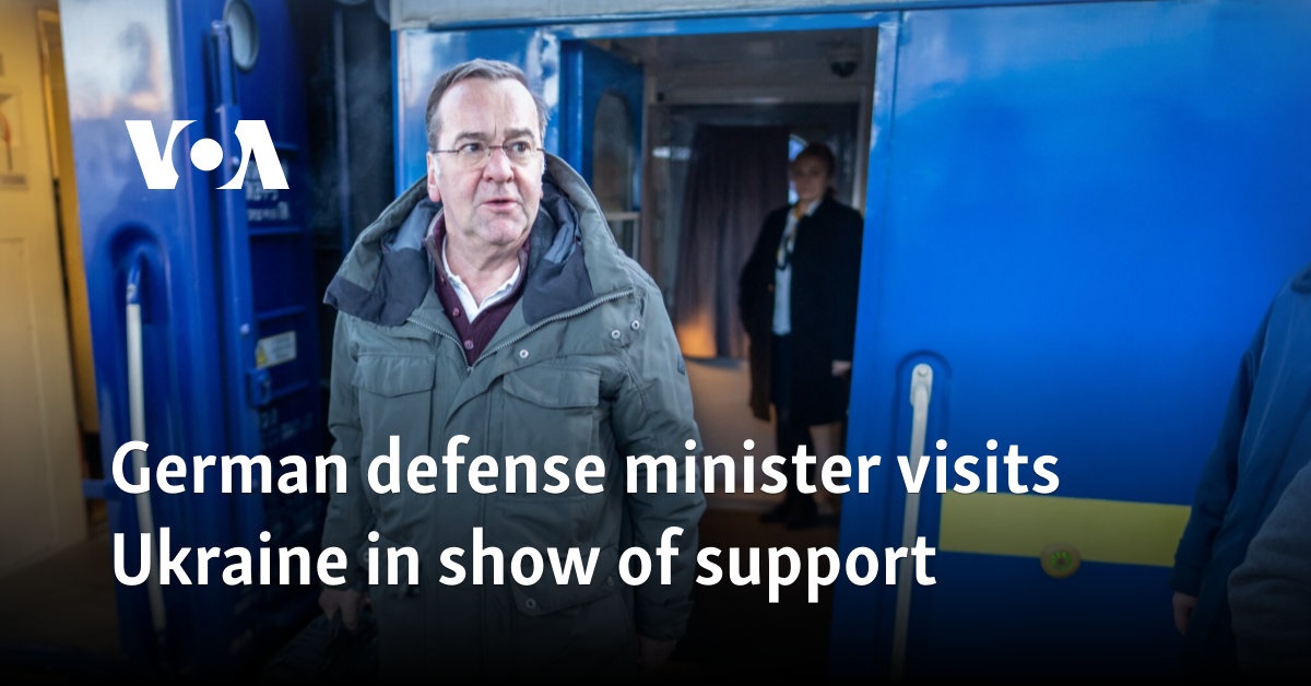 German defense minister visits Ukraine in show of support