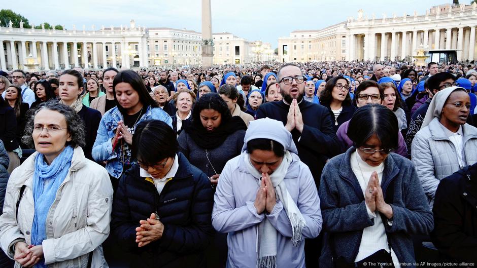 Pope Francis dies at age 88 due to stroke, Vatican says – DW – 04/22/2025