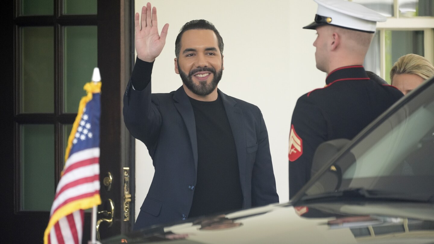 El Salvador president proposes prisoner swap with Maduro for Venezuelan deportees