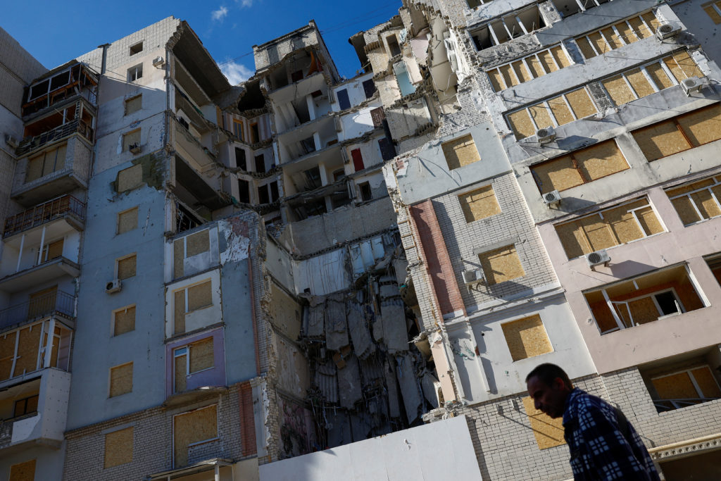 After meeting Ukrainians, U.S. holds separate talks with Russians to discuss potential ceasefire