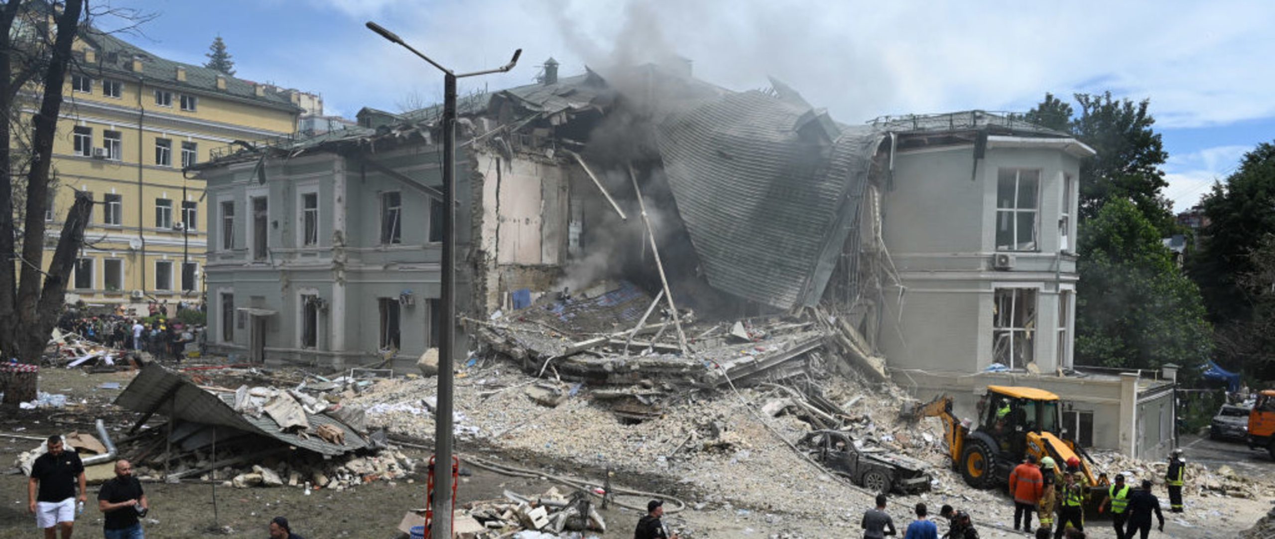 Ukraine: Major damage to children’s hospital by direct Russian missile hit, dozens killed across the country