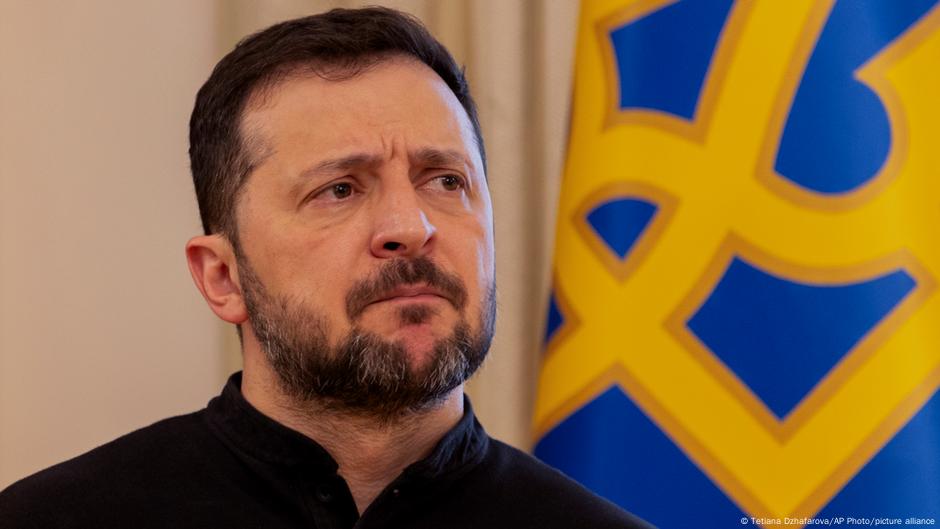 What Ukrainian opinion polls say about Volodymyr Zelenskyy – DW – 02/28/2025