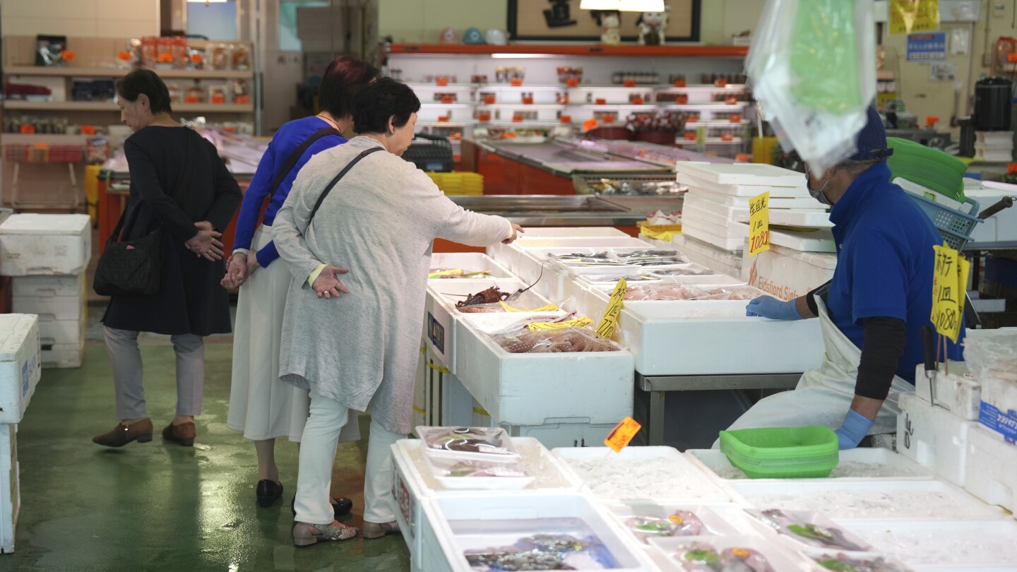 Japan says China will lift ban on Japanese seafood imports