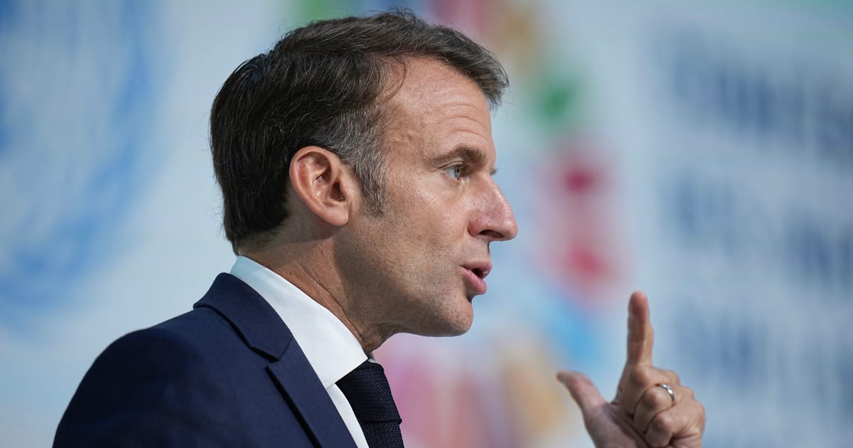 Macron says he’ll ban social media for under-15s in France – POLITICO