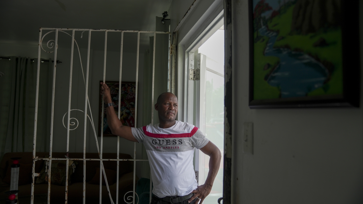 How immigration raids are reshaping daily life in Puerto Rico’s Dominican enclave : NPR