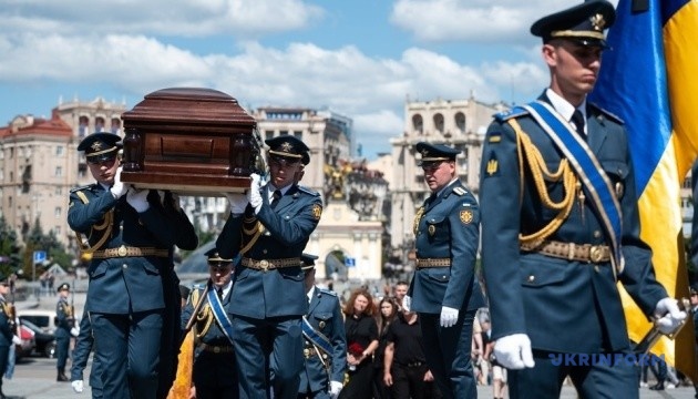Kyiv bids farewell to fallen F-16 pilot Maksym Ustymenko