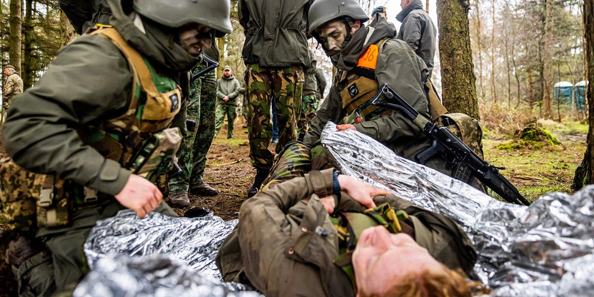 Western Trainers Use Amputee Actors As Injured to ‘Shock’ Ukrainians