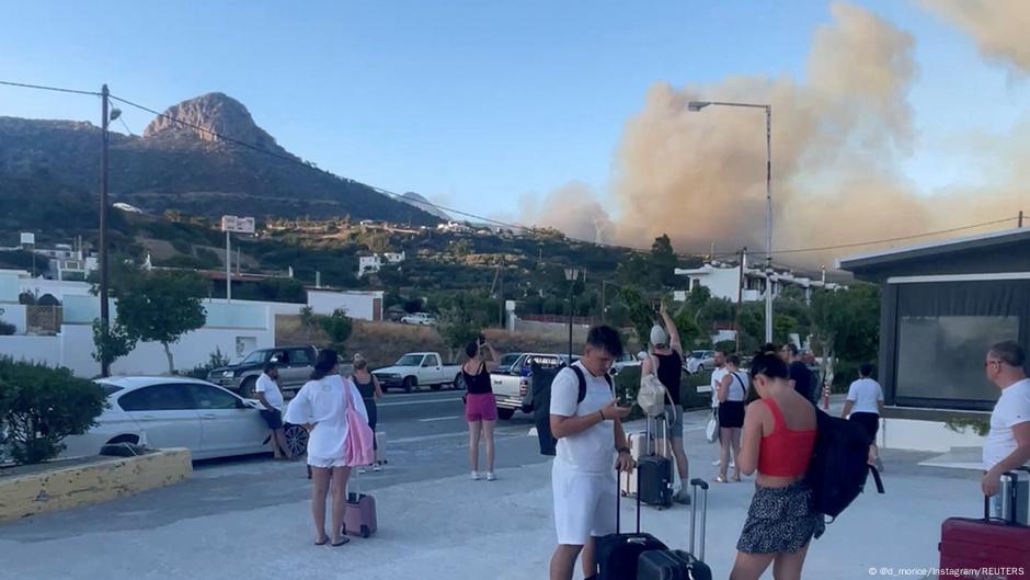 Wildfire on Greek island prompts evacuations – DW – 07/03/2025