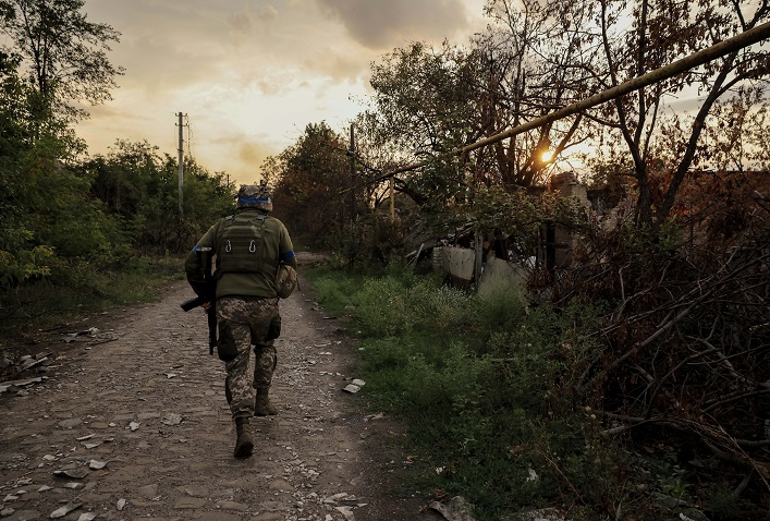 Putin will not sacrifice his objectives in Ukraine to improve relations with Trump and is expected to breach Ukrainian defenses in the upcoming months.