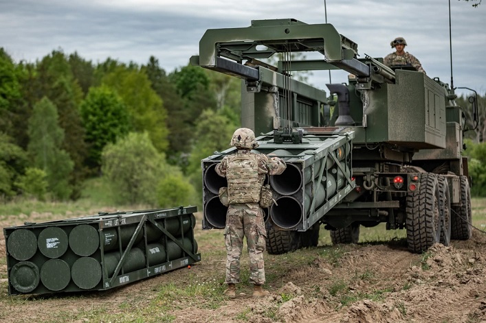 Although Russia attacks Ukraine daily, Washington has halted the delivery of missiles used in air defense and ammunition to Kyiv.