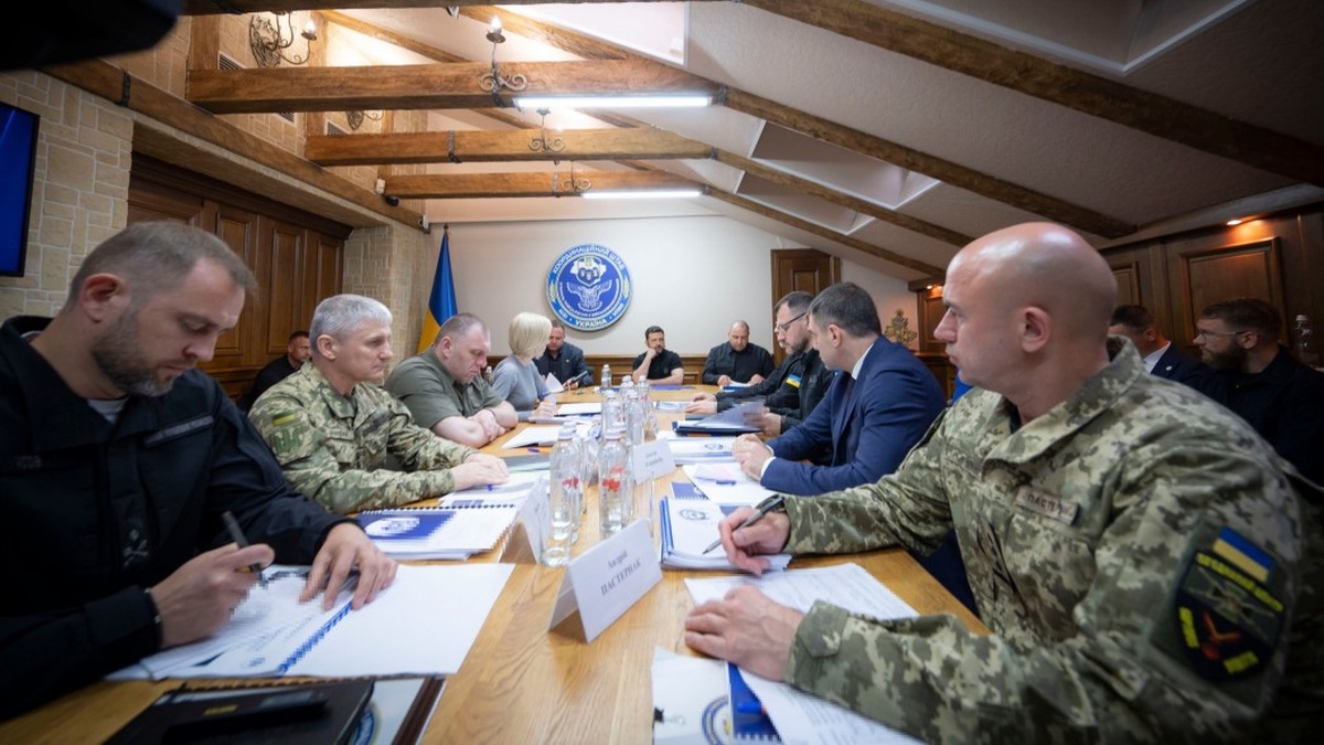Zelenskyy instructs Umerov, Shmyhal to prepare proposals to improve process of preparing lists for exchanges