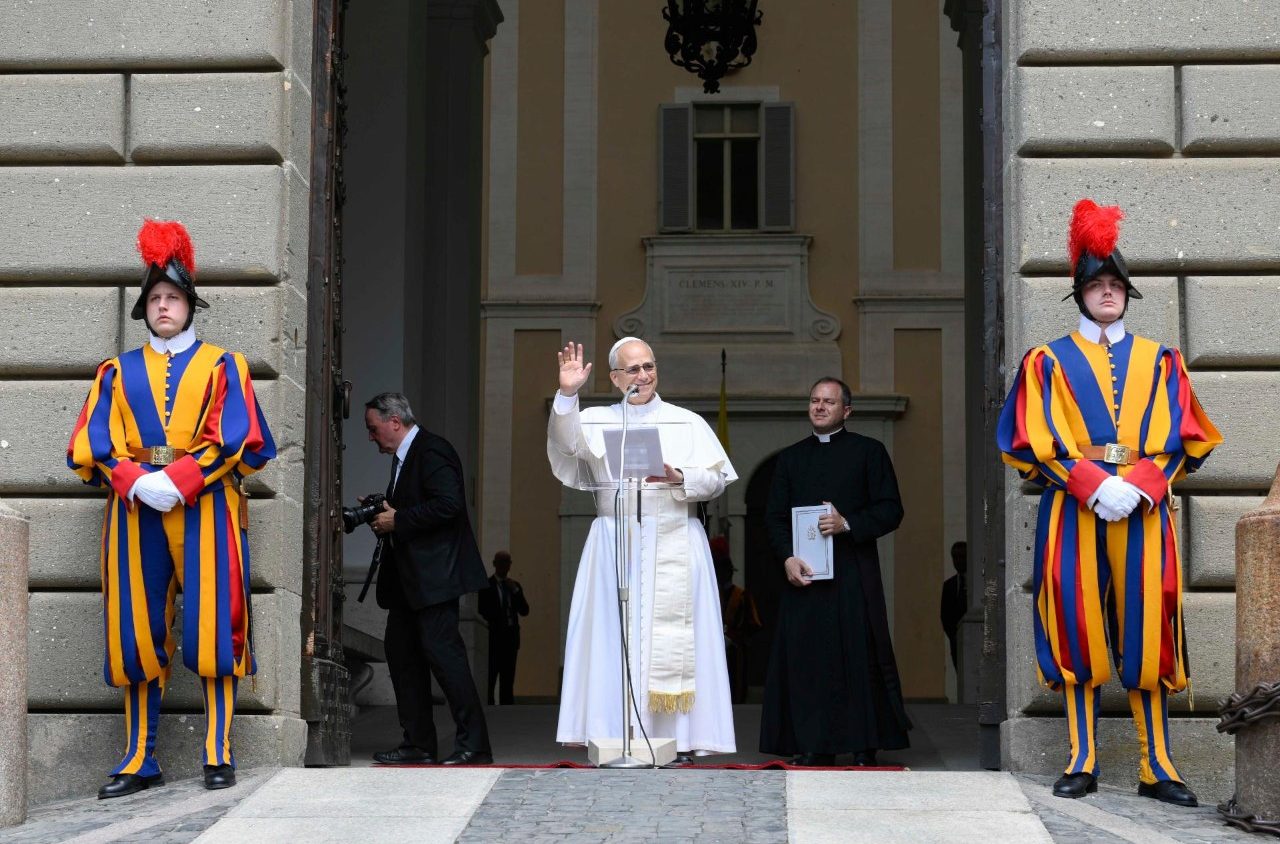 Pope at Angelus: Mary is an icon of hope