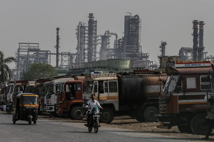 The US gives India an ultimatum: choose Russian oil or access to the US market.