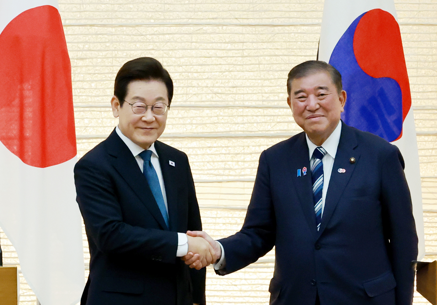 Korea, Japan agree to form consultative body to address common challenges in summit