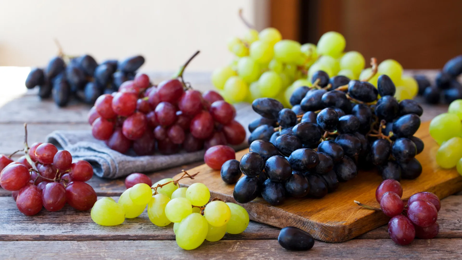 This common fruit has over 1,600 compounds that boost brain, heart, and gut health